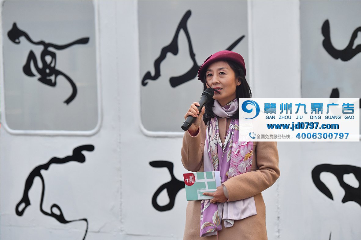黄浦江渡轮『大变身』，昔日渡轮成为装置艺术品 2017“渡 • 爱”外滩艺术计划启航
