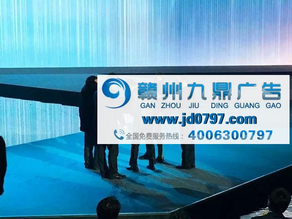 她的一摔竟然让全世界安静了几分钟