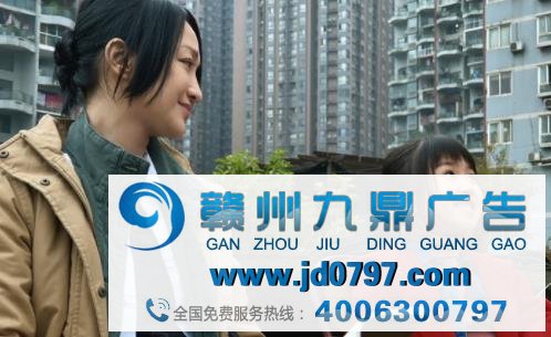  上：《女儿》主演周迅和小演员；下：《女儿》故事原型李少云与女儿依依 感激多方媒体的综合报道