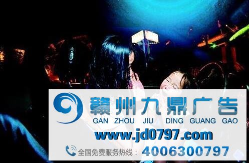  上：《女儿》主演周迅和小演员；下：《女儿》故事原型李少云与女儿依依 感激多方媒体的综合报道