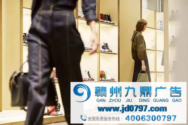 当前形势下,奢侈品能抓住直播“浮木”吗?