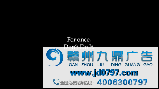 因为周大福的海报，网友吵起来了……