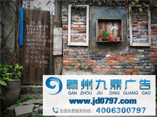 这些街头诗人的绝妙文案，能激动你几分？