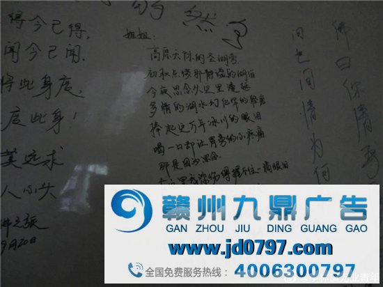 这些街头诗人的绝妙文案，能激动你几分？