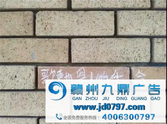 这些街头诗人的绝妙文案，能激动你几分？