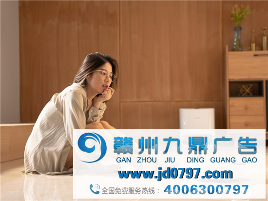 这个品牌真果敢，给脚拍了支广告