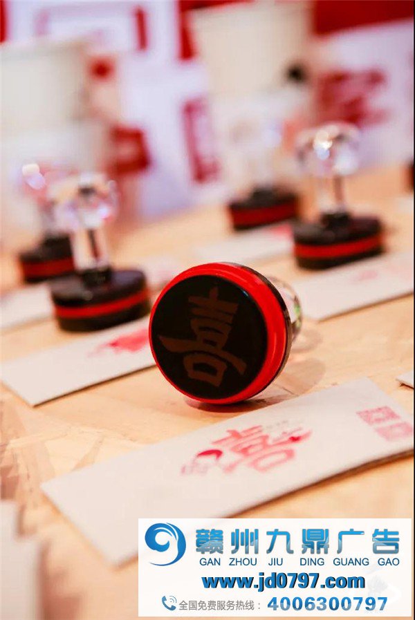 喜茶又来联名了！ 喜茶联名「汉仪字库」 推出了【微型囍书】和【十全十喜书签】