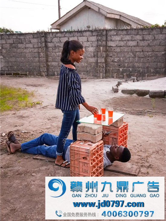 非洲小伙0资本拍广告，广告公司坐不住了！