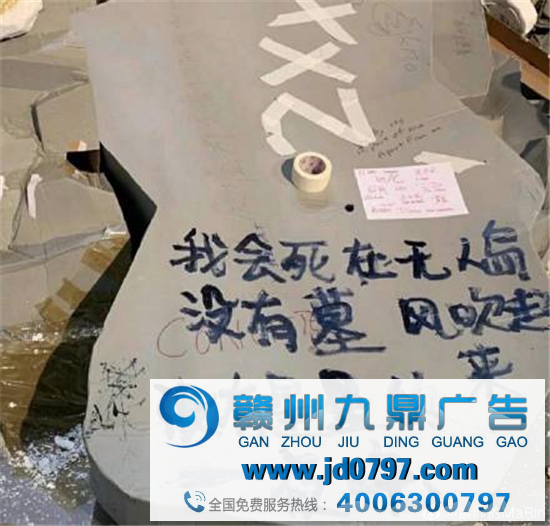 月薪3W的文案，原来都在街头！