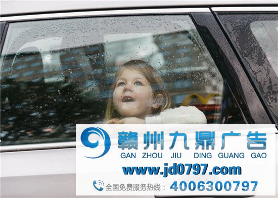 麦当劳新海报，比0元汉堡更香！