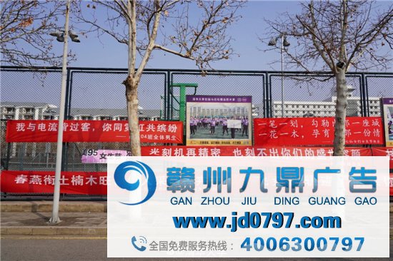 清华大学的「女生节」条幅，又被骂了！