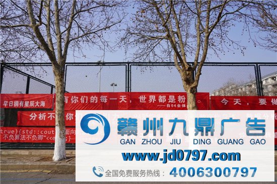 清华大学的「女生节」条幅，又被骂了！