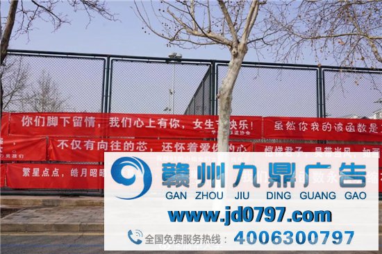 清华大学的「女生节」条幅，又被骂了！