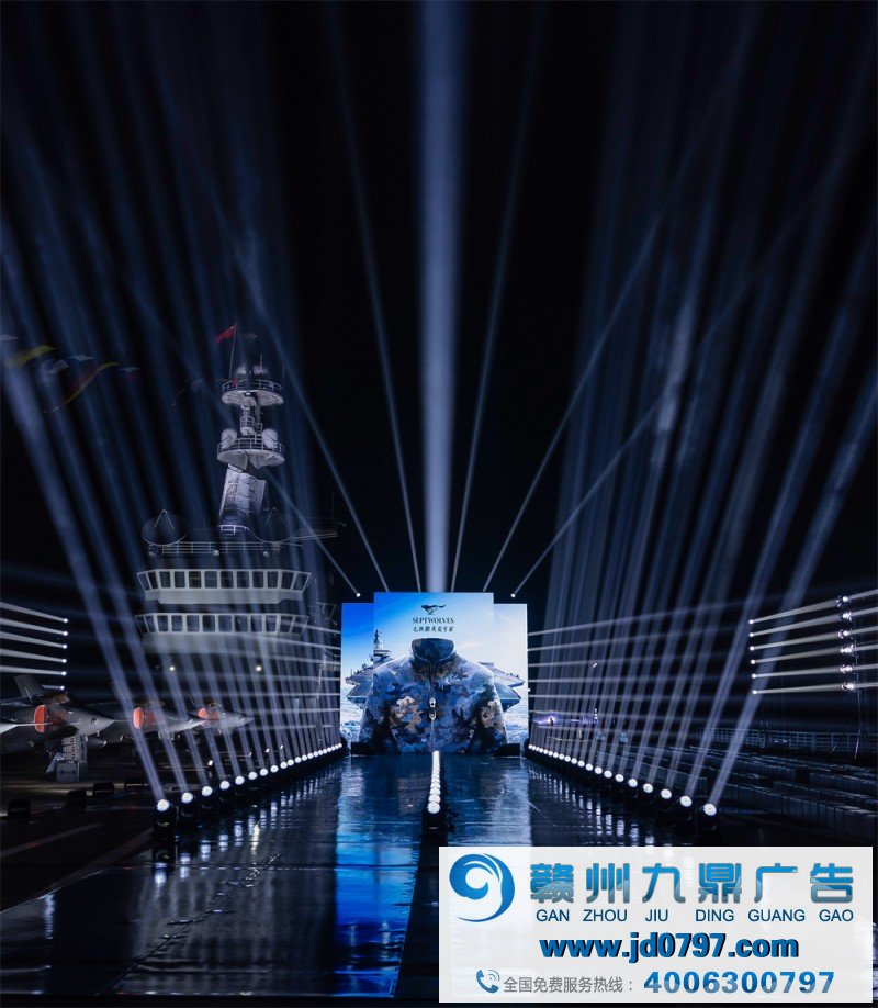 首个“航母”走秀的中国品牌！七匹狼重新定义夹克风潮